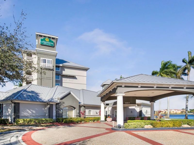 La Quinta Inn & Suites by Wyndham Ft. Lauderdale Airport